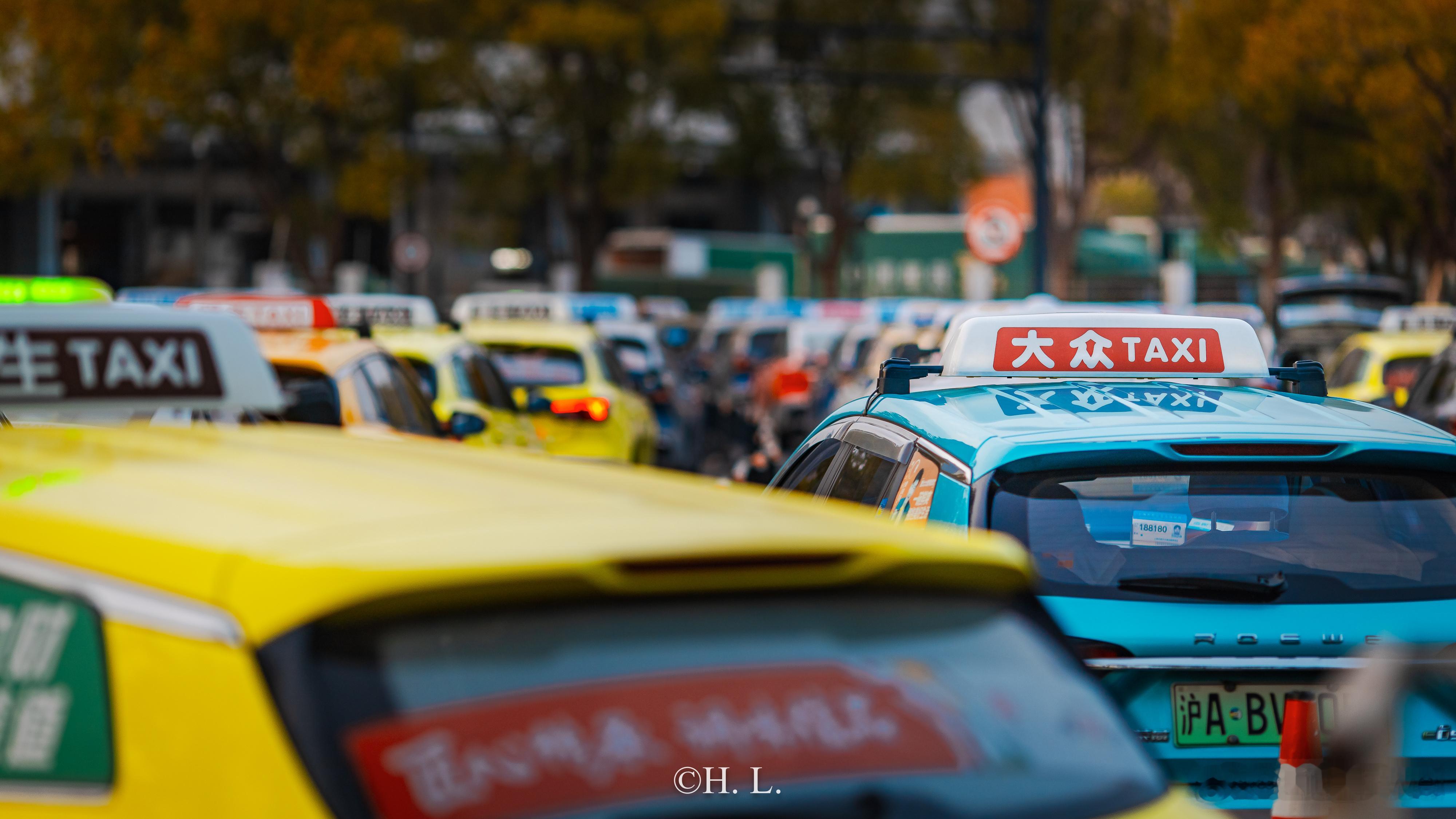 春运返程高峰——上海南站。 