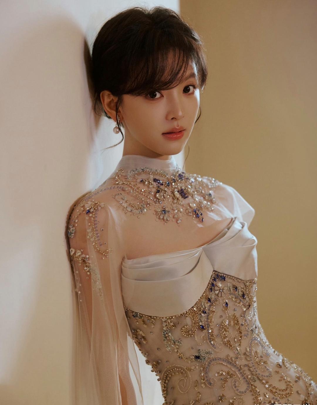 1. 黄轩和女友据说一直维持着比较稳定的相处模式，暂时没有结婚的打算，也没有分开
