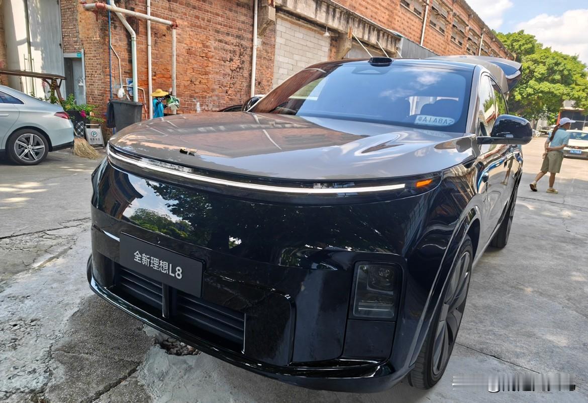 L8 Livis 可能是我开过日常第二好开的SUV(第一是电卡宴Turbo)
