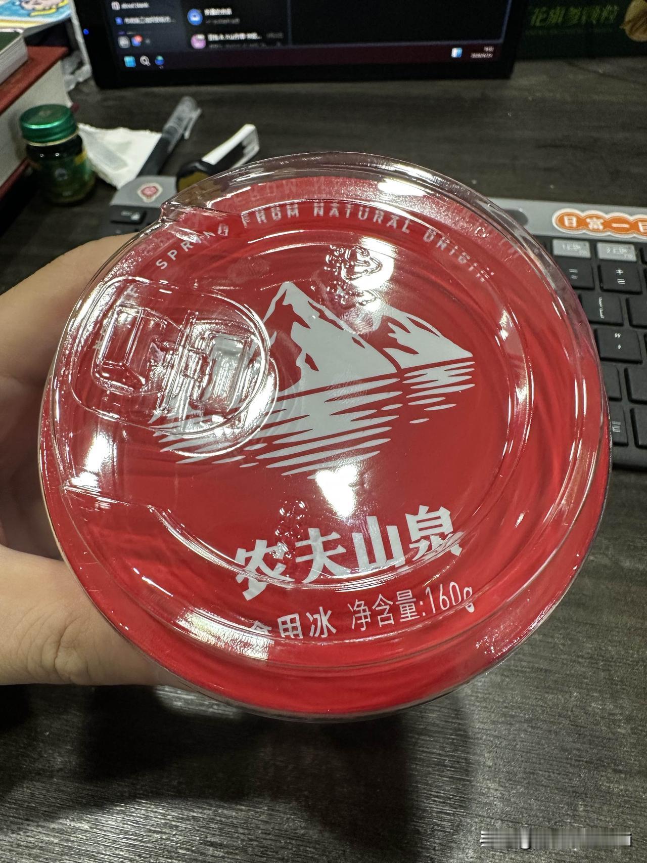 谁再说农夫山泉只会卖矿泉水我第一个不服！这生意头脑简直把夏天的钱赚得明明白白，算