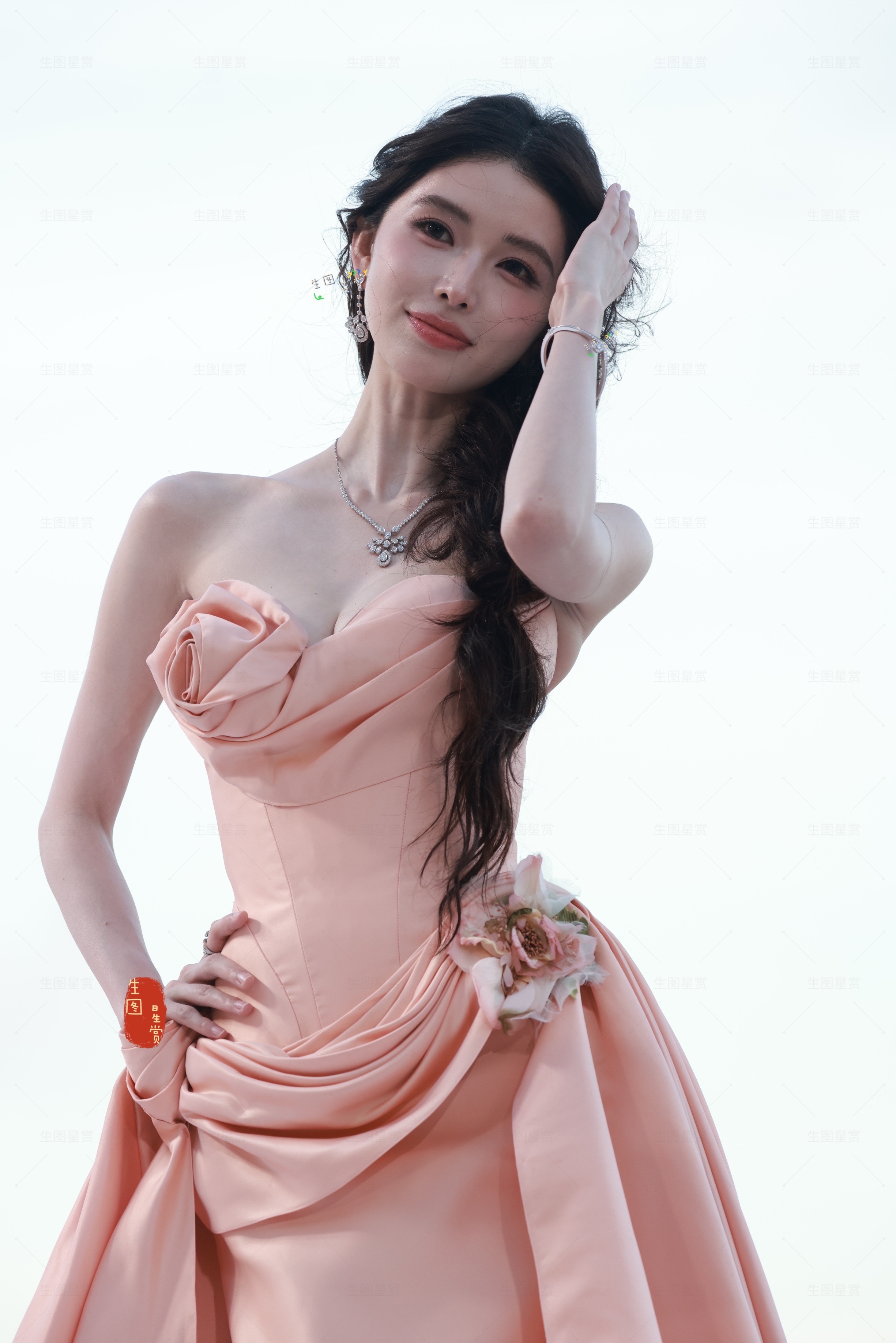 方圆粉裙摇曳三亚，美的过分了🌸时尚风格之夜 红毯生图直出 