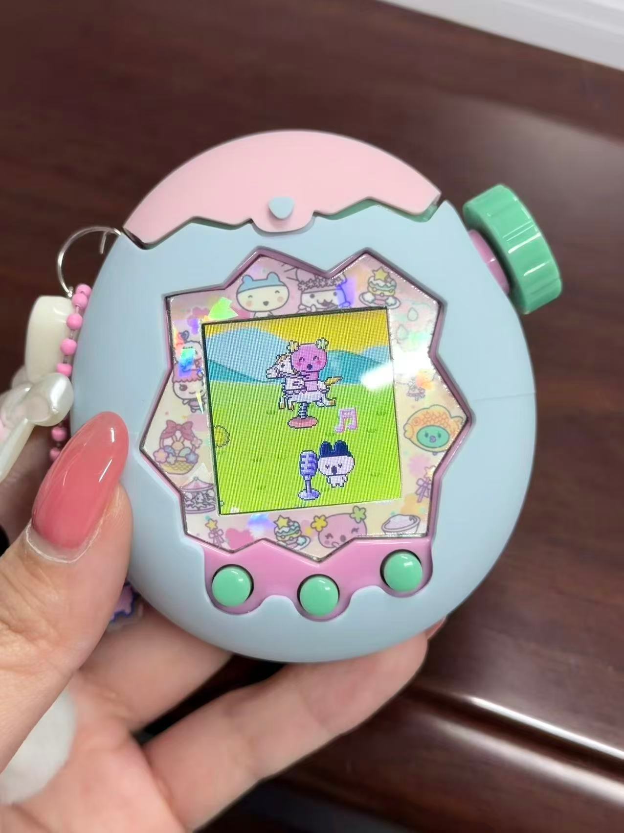 生活手记 闲下来的时候看了看拓麻歌子欢乐园里的电子宠物们，太可爱了，最近有点上头