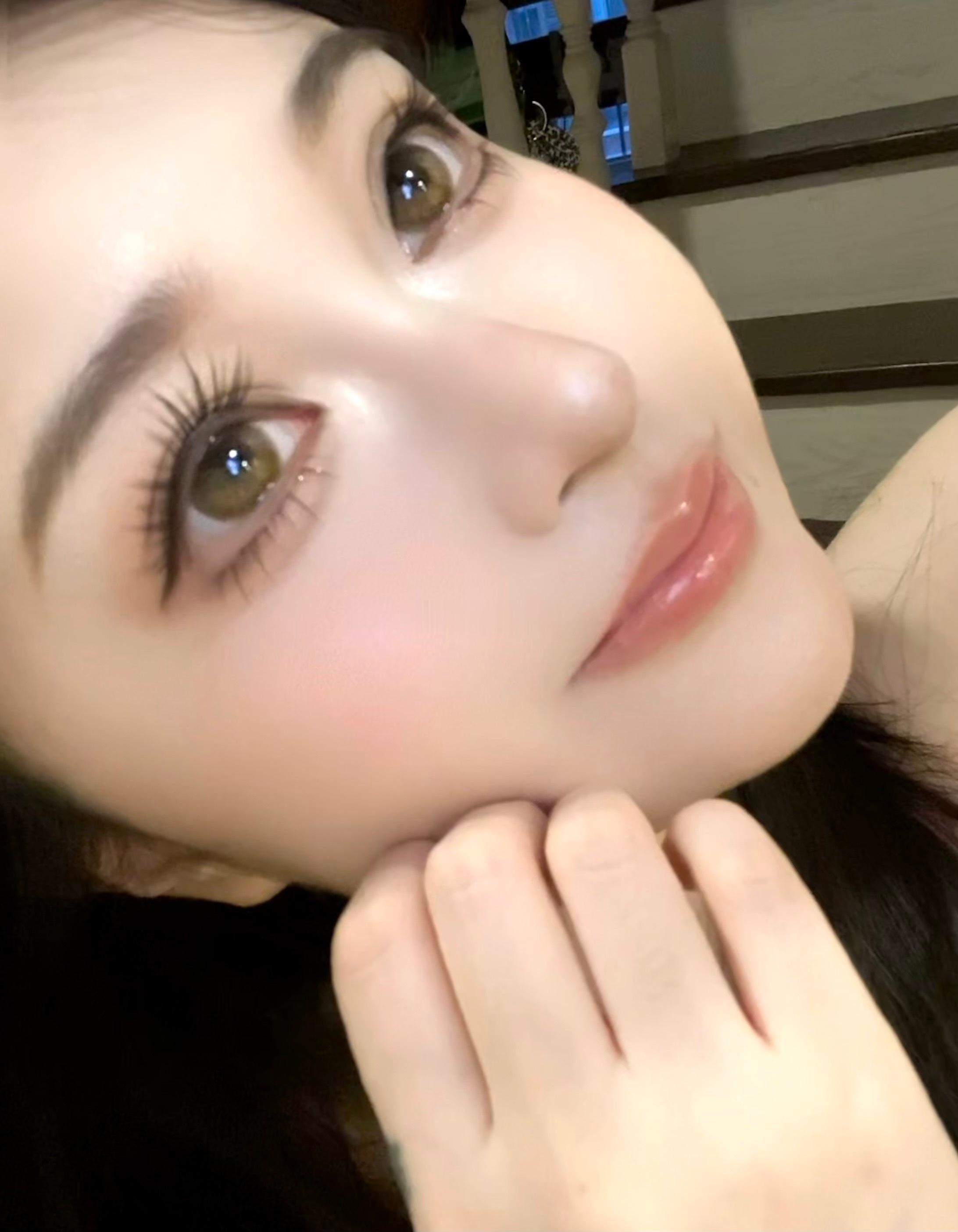 ✨温润琥珀虹膜基底+细碎鎏金闪片层次感通透立体 满着色定轴保持水光感💧 ​​​