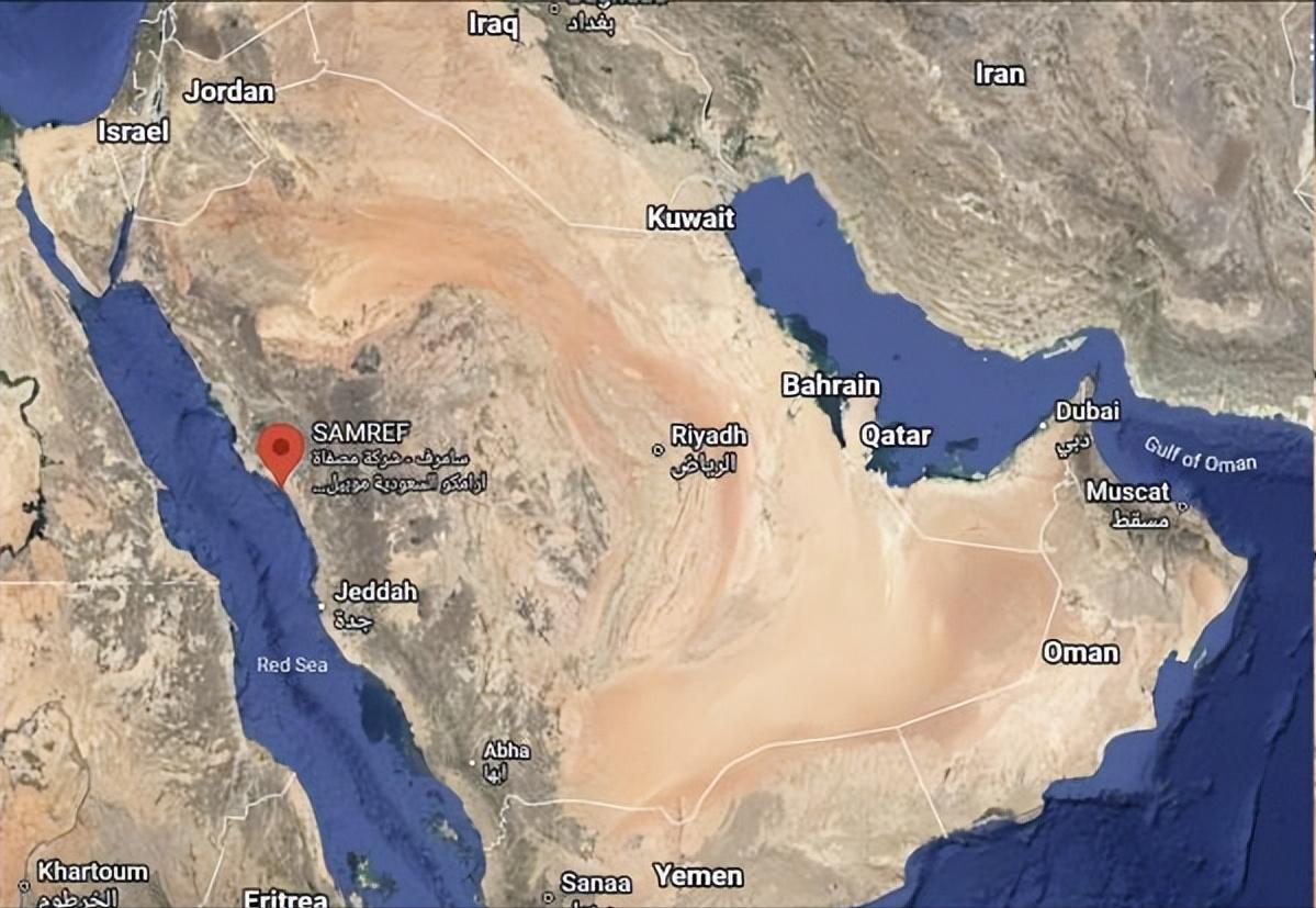 沙特最西边，红海方向的炼油厂也被炸了

萨默夫炼油厂位于沙特红海沿岸的延布地区，