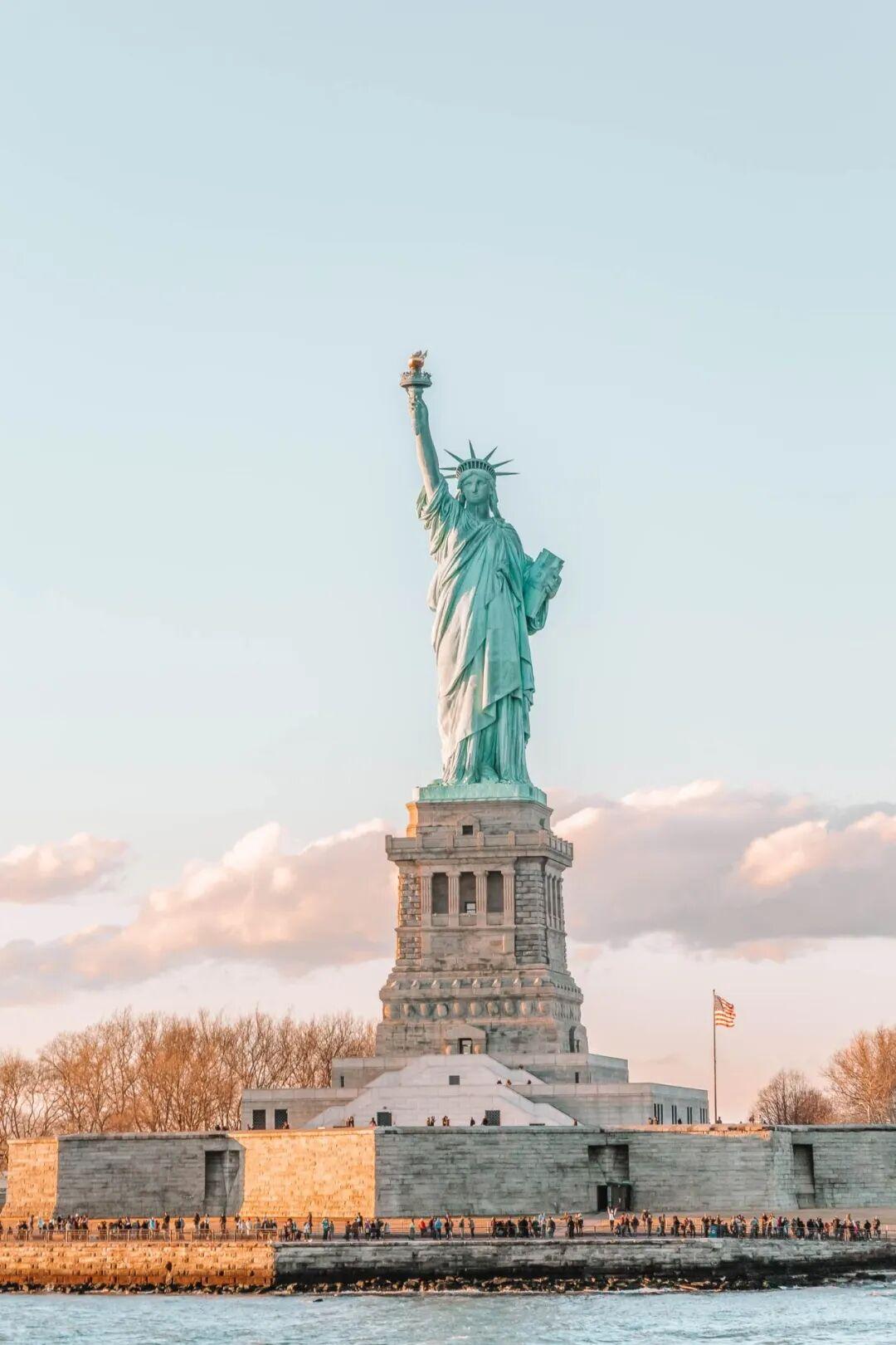 自由女神像（Statue of Liberty，法语：Statue de la 