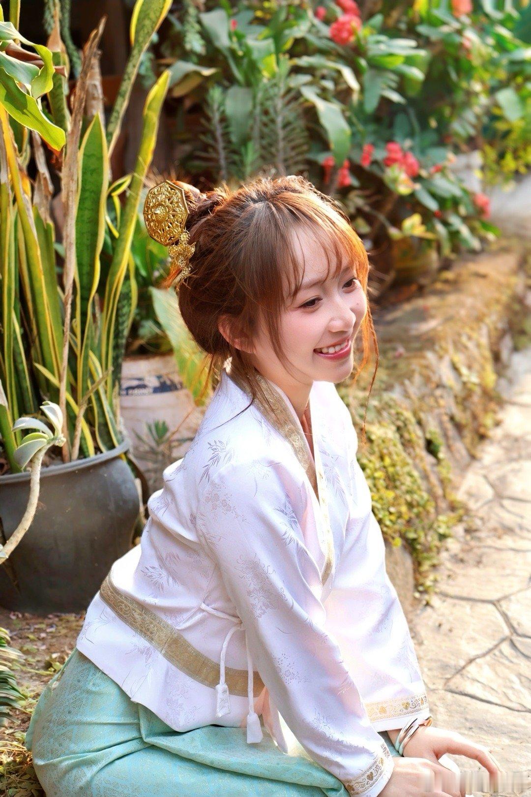 “สวัสดี  傣里傣氣”  