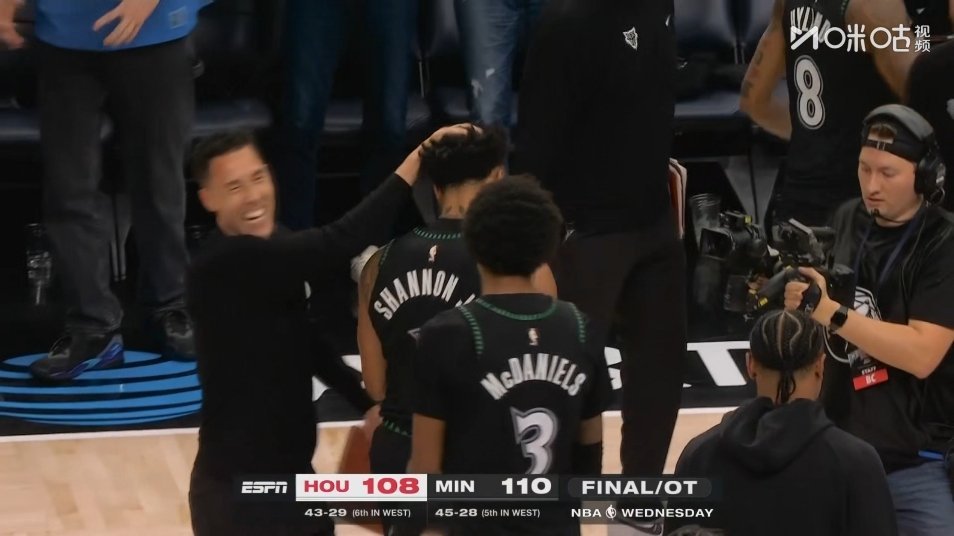 兰德尔的准绝杀‼️森林狼战胜火箭，太踏马精彩了这比赛太有意思了哈哈哈哈哈哈哈哈