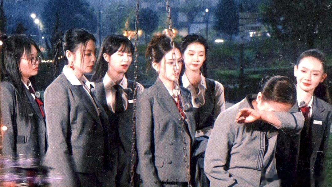 自愿爱上有张雨绮的群像 必须夸夸张雨绮，在综艺里真的太会搞氛围。女子推理社的姐姐