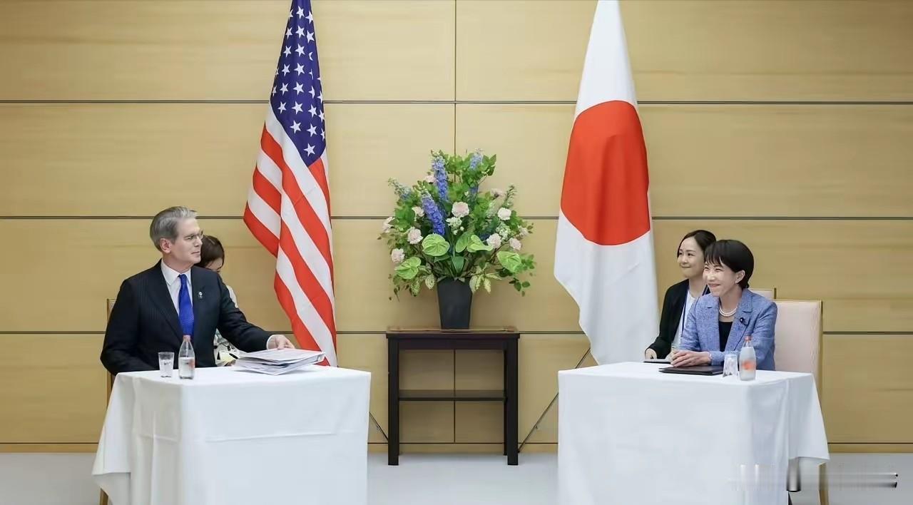 日本也真牛！眼看特朗普要登机去东大了，日本高市早苗为了“显摆”下存在感，竟然用国