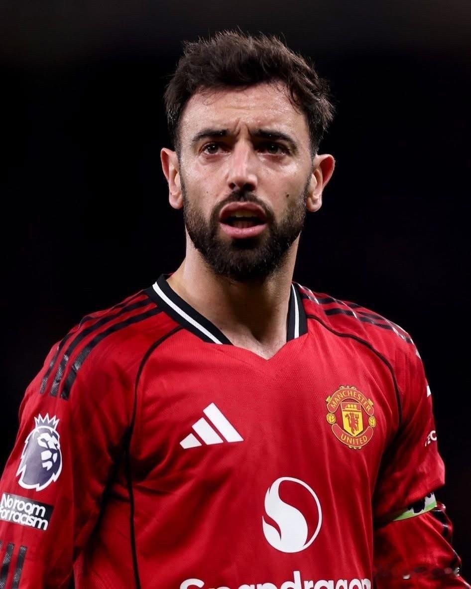 本赛季英超单场创造5次以上机会次数最多的球员：

◉ B费尔南德斯（6次）
◎ 