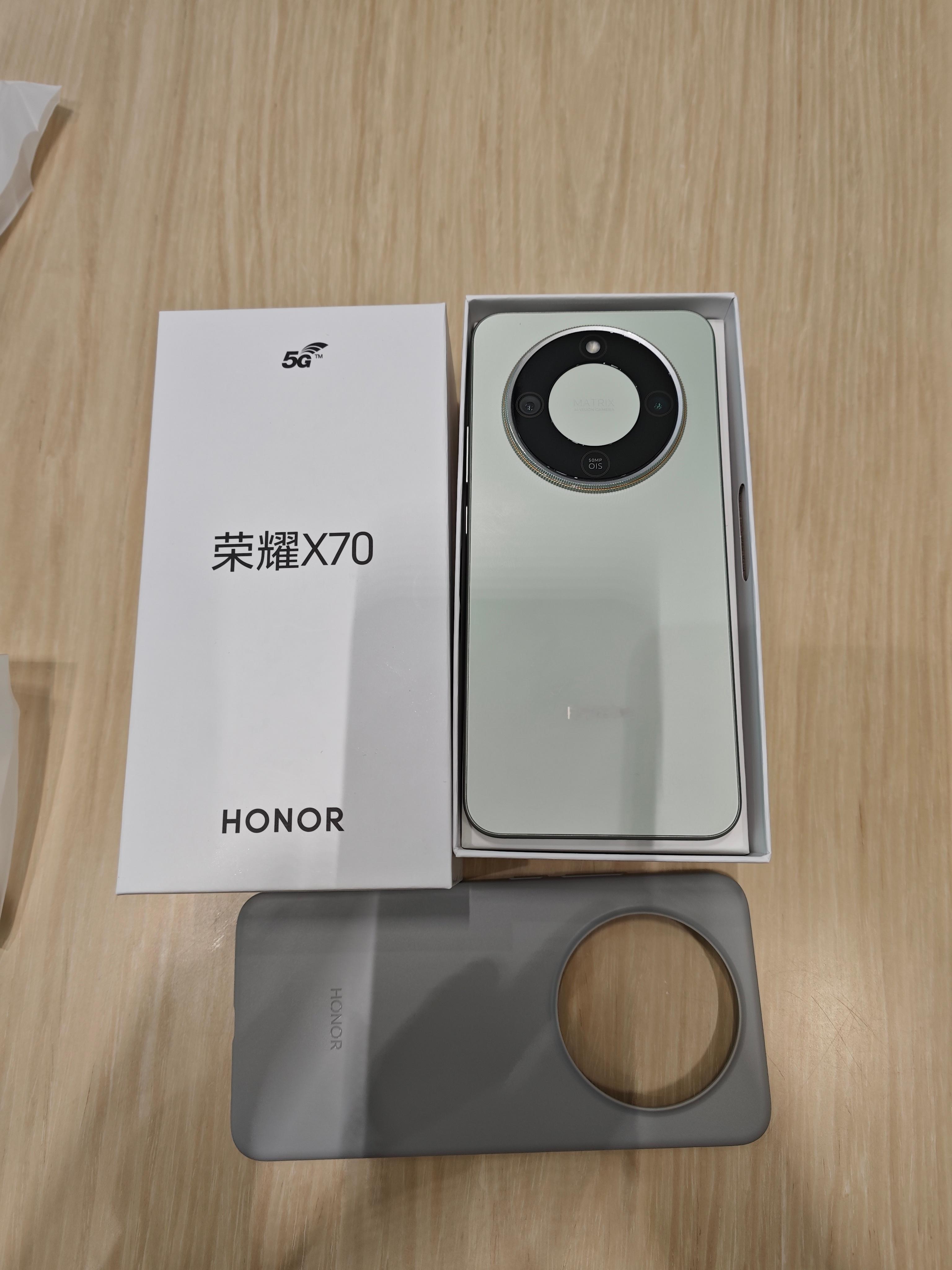 让工作室的小伙伴去线下提了一台荣耀X70，来认真学习一下荣耀是怎么做中低端机的。