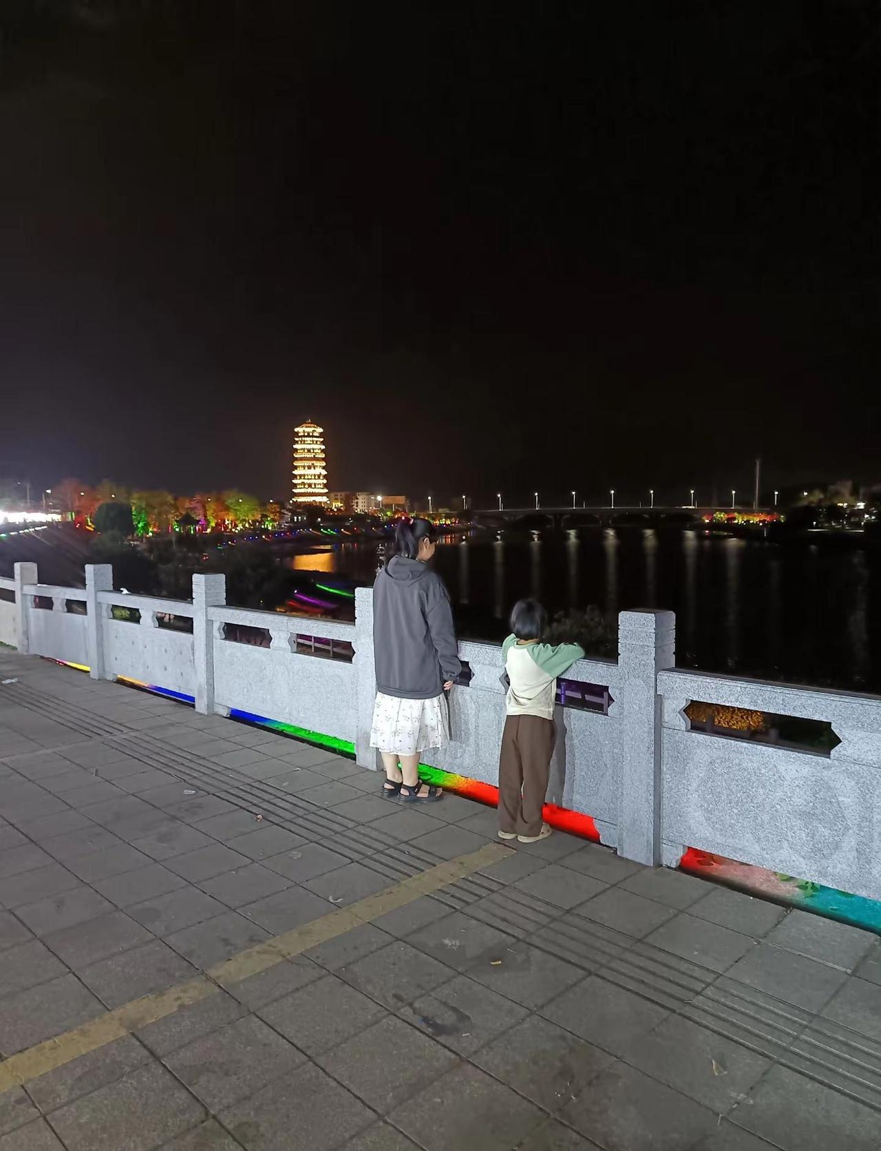 熟悉的城市 城市记忆 为建设者鼓掌 打卡最红地标步行街 城市地标