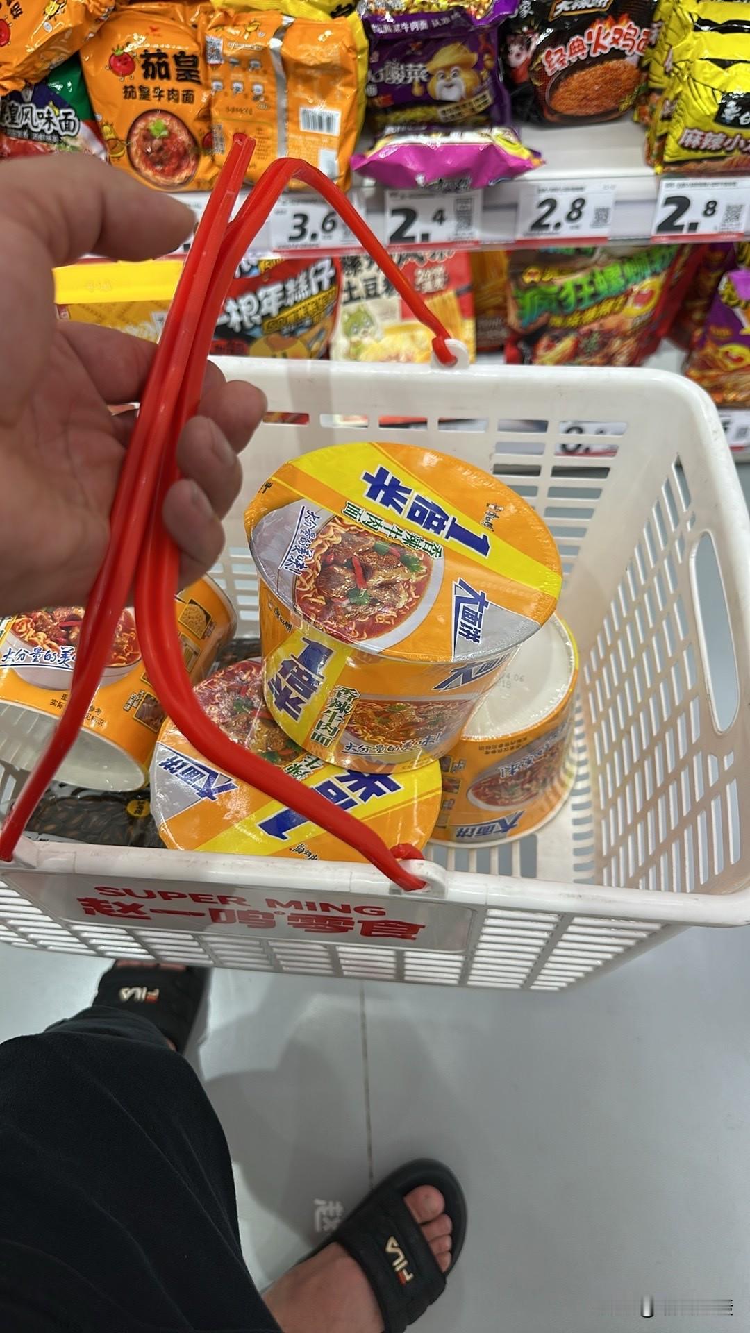 如今几家在我们生活中常见的大型连锁零食店被推上风口浪尖，咱也不知道自己到底有没有