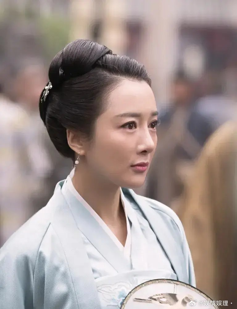 “曼娘”李依晓高调官宣！8月13日，在《知否》中饰演“曼娘”的李依晓突然高调官宣