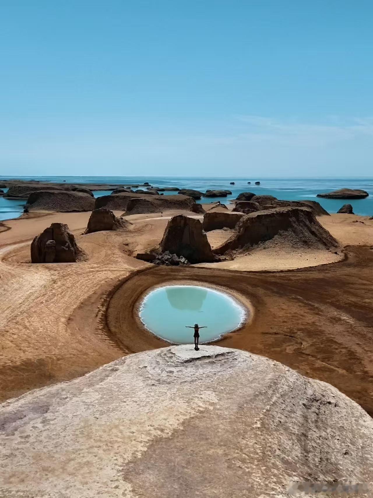 探秘世界唯一水上雅丹地貌奇观乌素特水上雅丹藏着西北独一份美景柴达木腹地藏着大自然