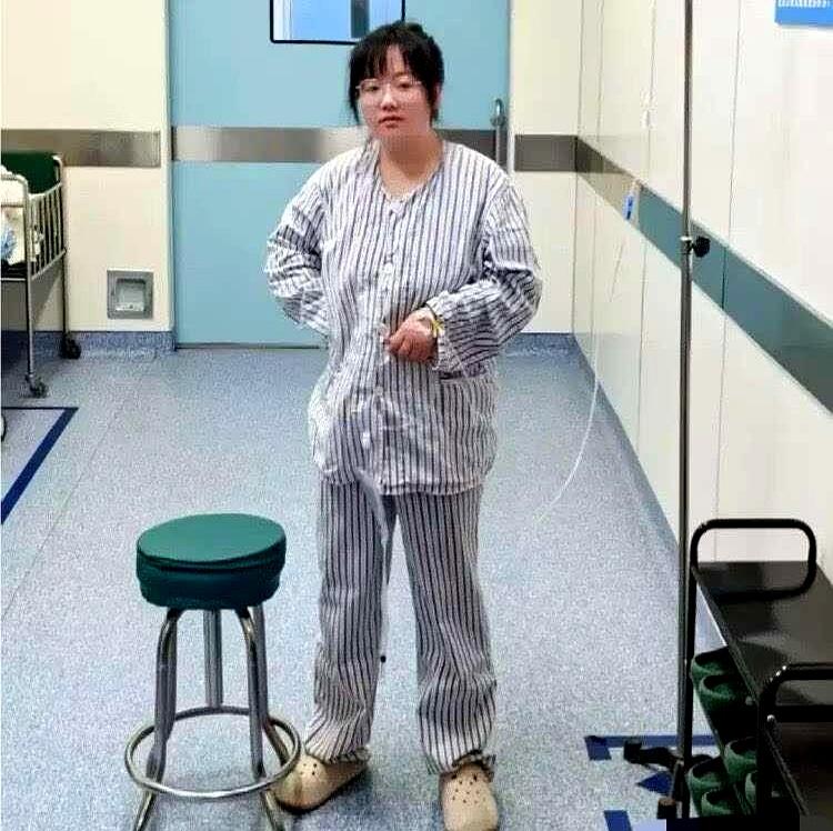 半夜喘不上气时，屋里人还以为是伤口作怪，等救护车到了，人已经没了。
浙江一位28