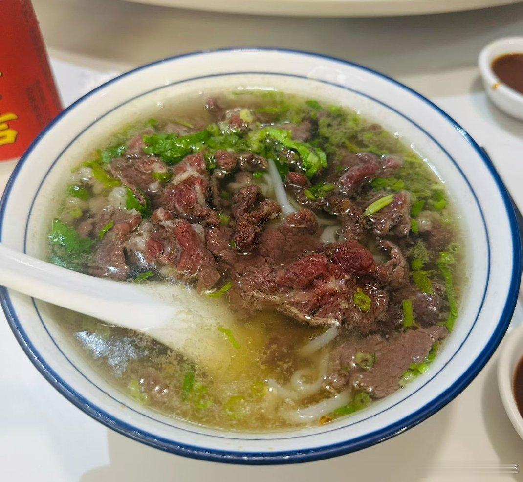 下完雨也这么闷热，来一顿早午饭吧。 