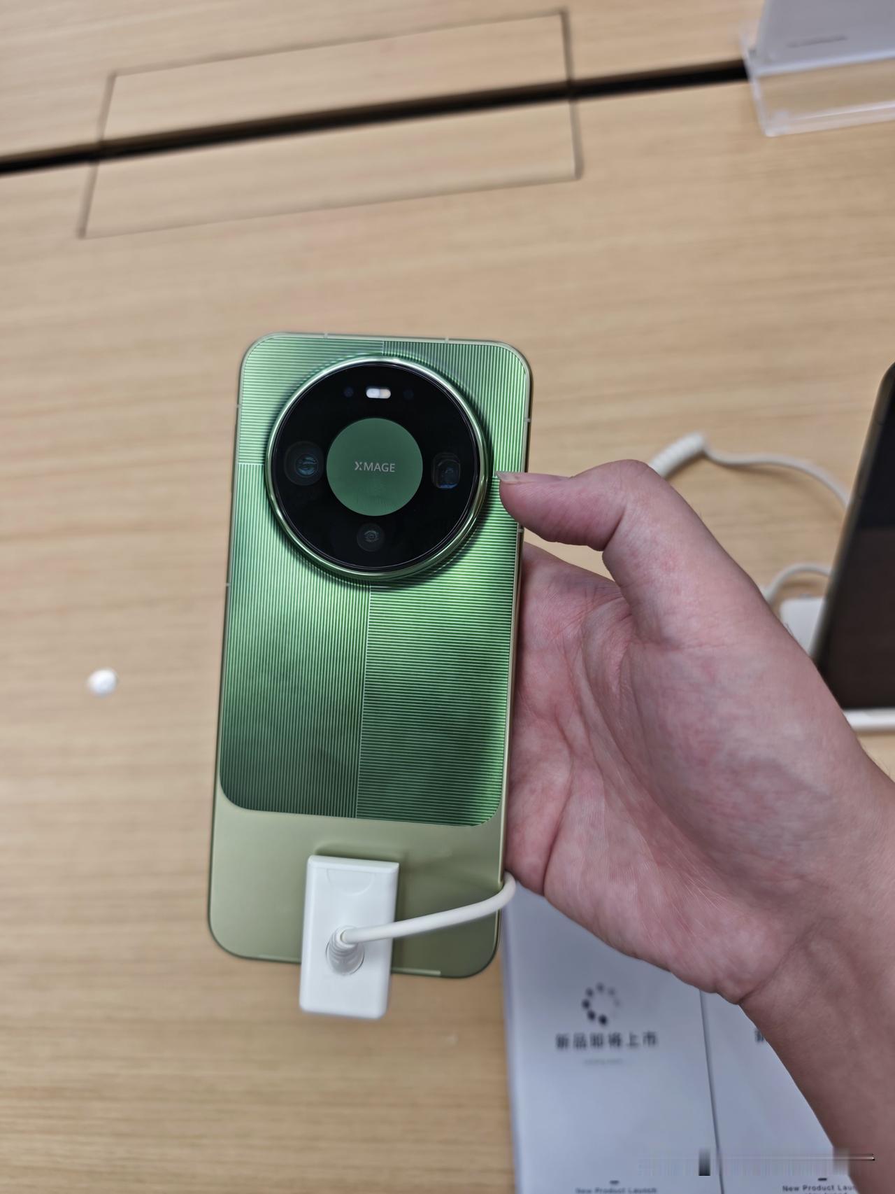 同样的价格，华为Mate90和小米18Promax
大家会选哪个？ ​​​
