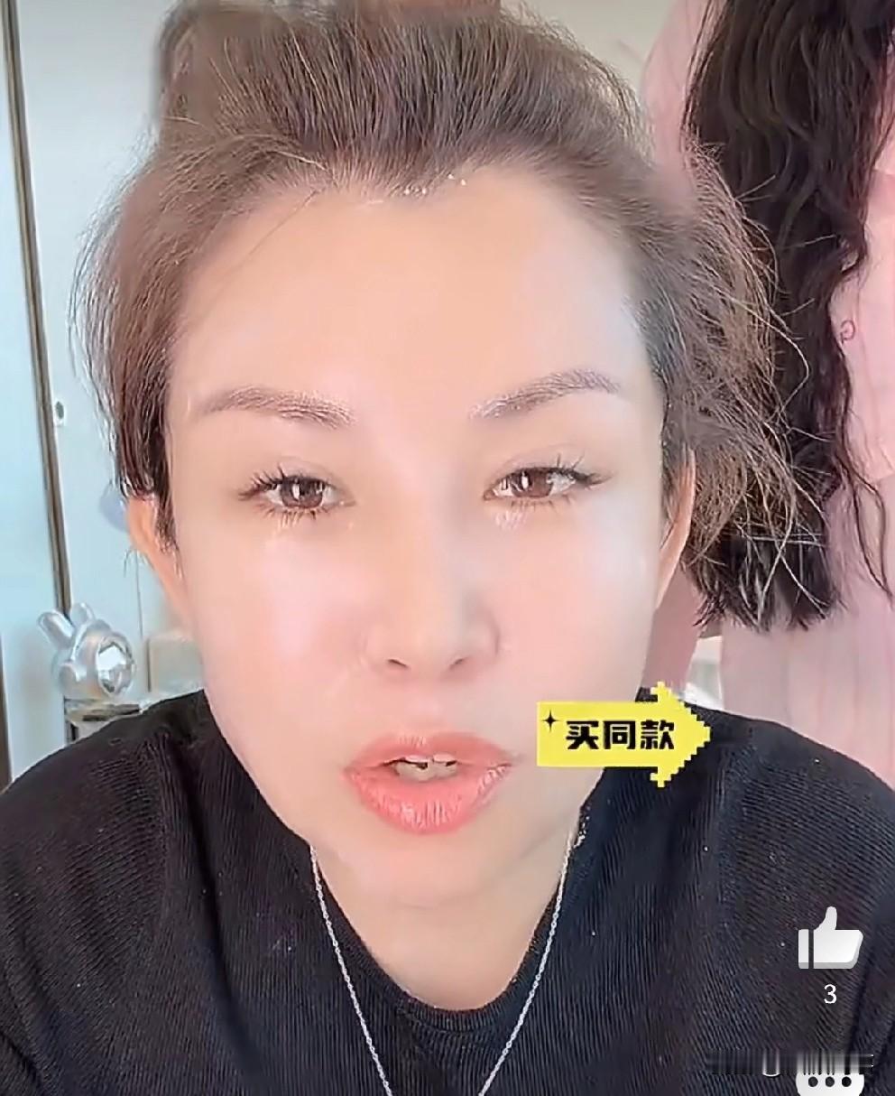 驴姐说驴妈跟驴爸一起生活了40多年，没有一个金手镯，驴爸说驴妈不配带金手镯，驴爸