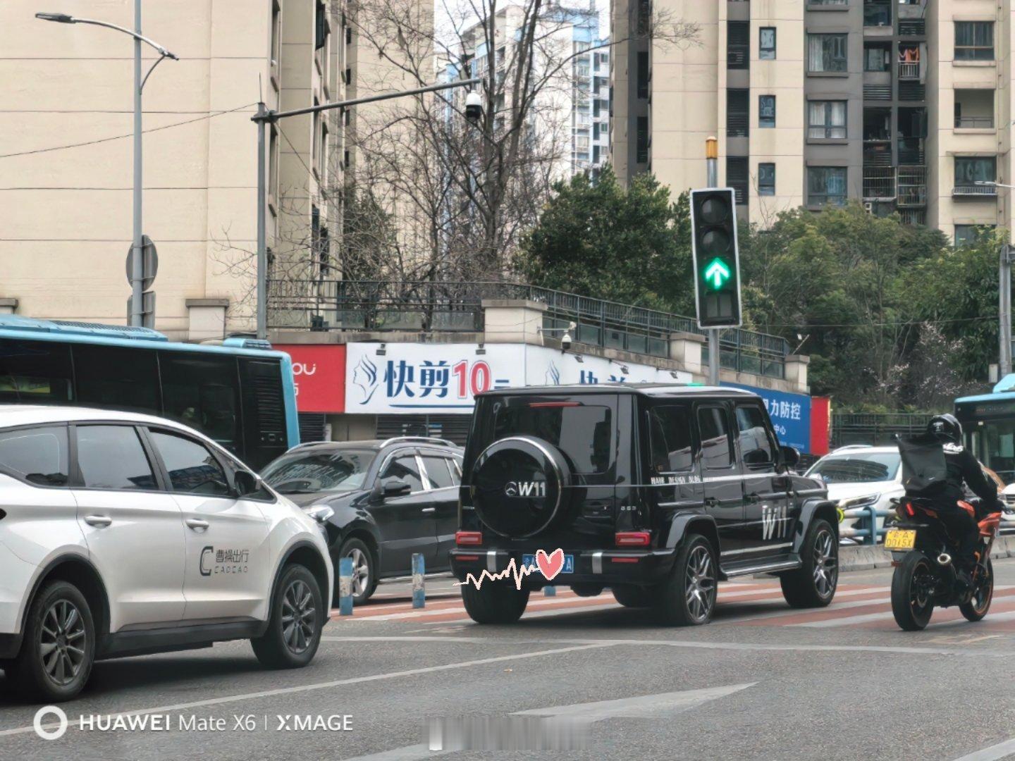 这个G63的右后胎🛞都已经完全没气了……还在继续往前开[允悲] 