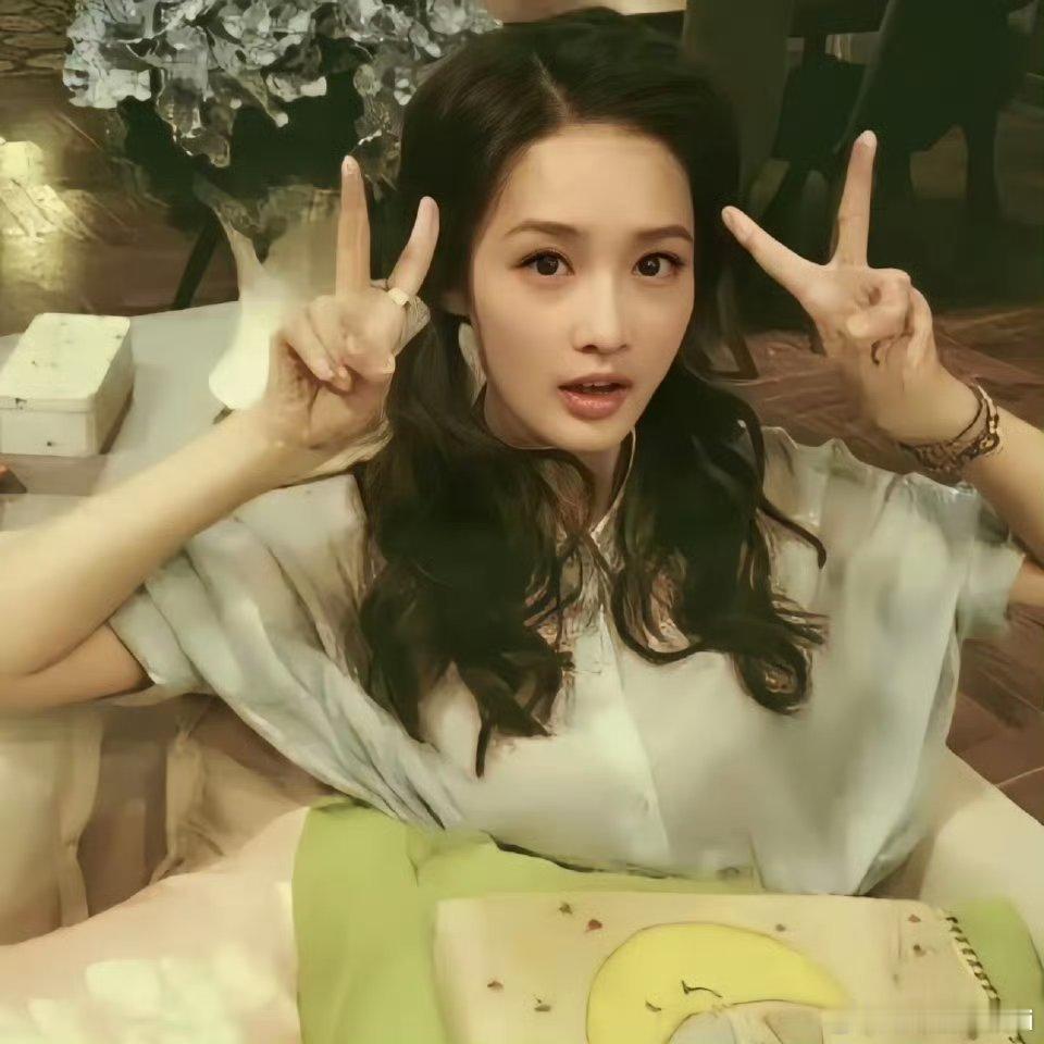 李沁真的早期白月光女主吧 每一张照片都像一朵纯白的茉莉花啊[期待][期待][期待