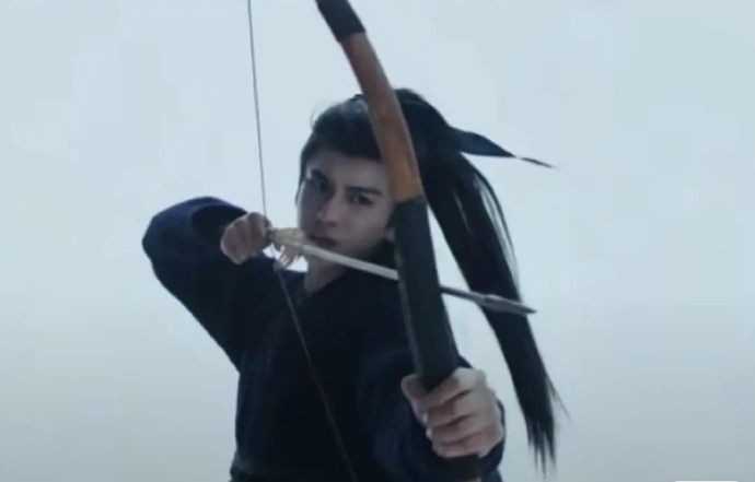 张凌赫拉弓被审判了，他这个手法有什么问题吗？ 