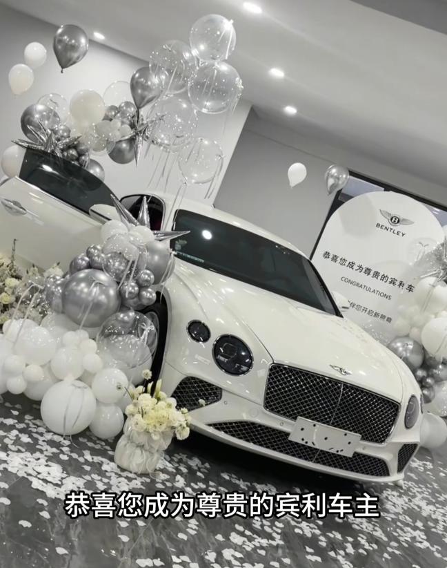 网红还是有钱的！鹿哈在长沙润和滨江湾买了豪宅、去年还提了宾利、买了法拉利，就是不