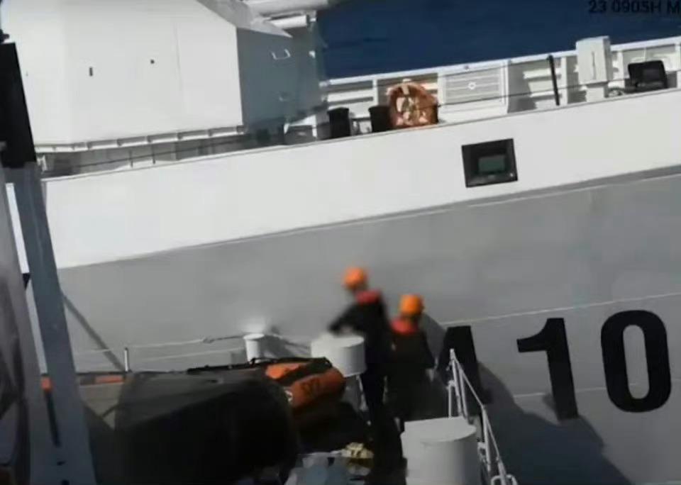 海警056被菲艇撞了几个小口这还不调转炮口朝天来一梭子给对面醒醒脑?火器使用权限