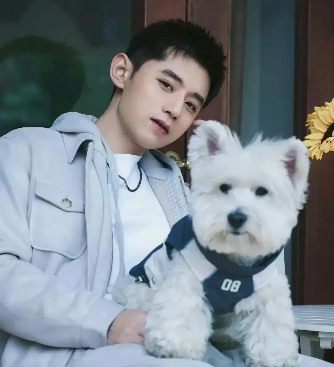 张继科又上封面了！
七年了，他离开赛场比很多小将的球龄都长，可风头愣是盖过了一众