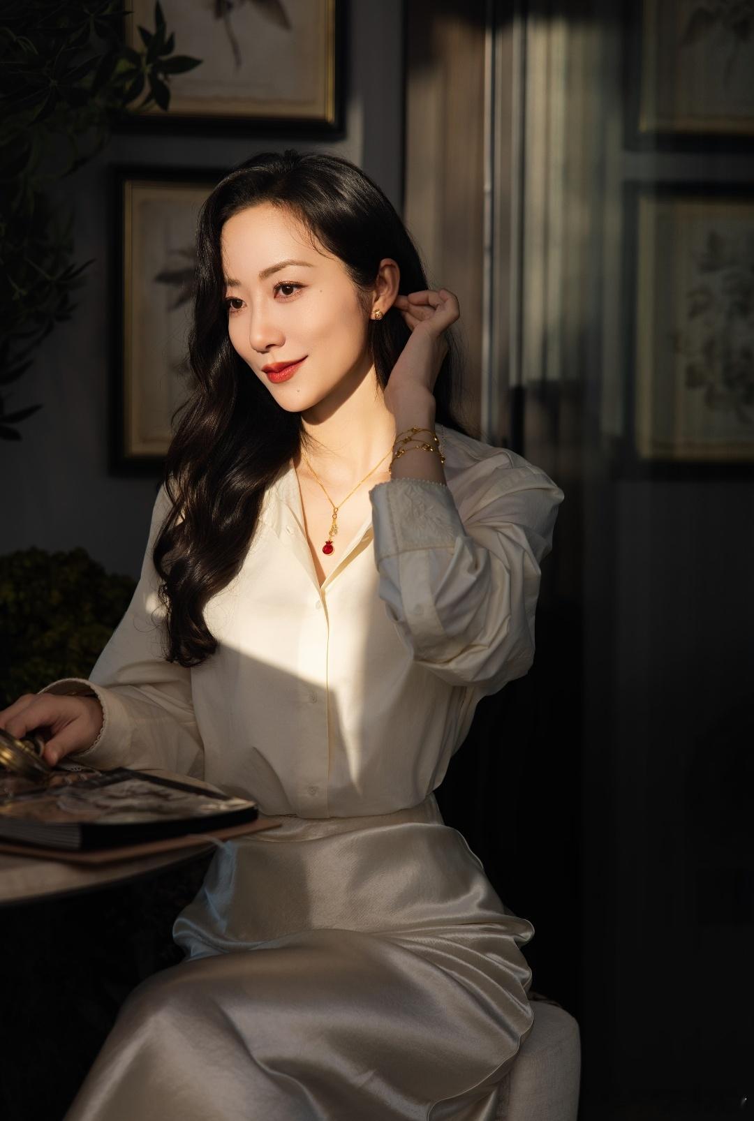 韩雪分享的一组美图～“新年第一条2026多多见面吧！” 