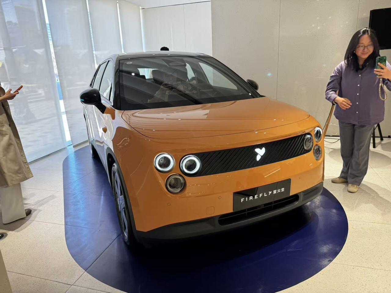 萤火虫做了一轮升级，几个重点：
1、增加了新配色-美拉德。
2、增加了新轮毂-新