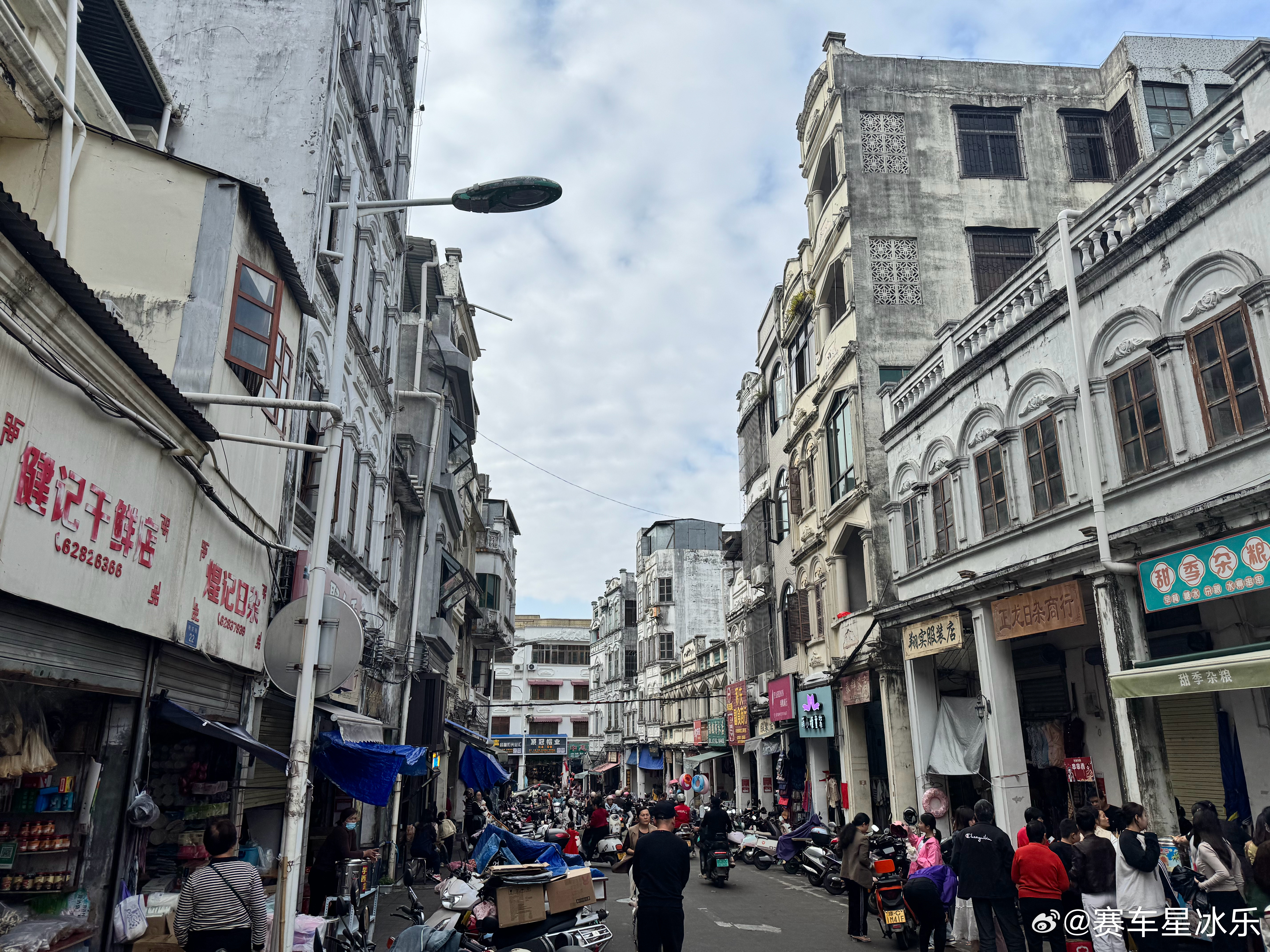 排港村的“炸厨”已经成了网红餐厅，然而潭门港恢复不到最高峰的人流了。不过琼海的老