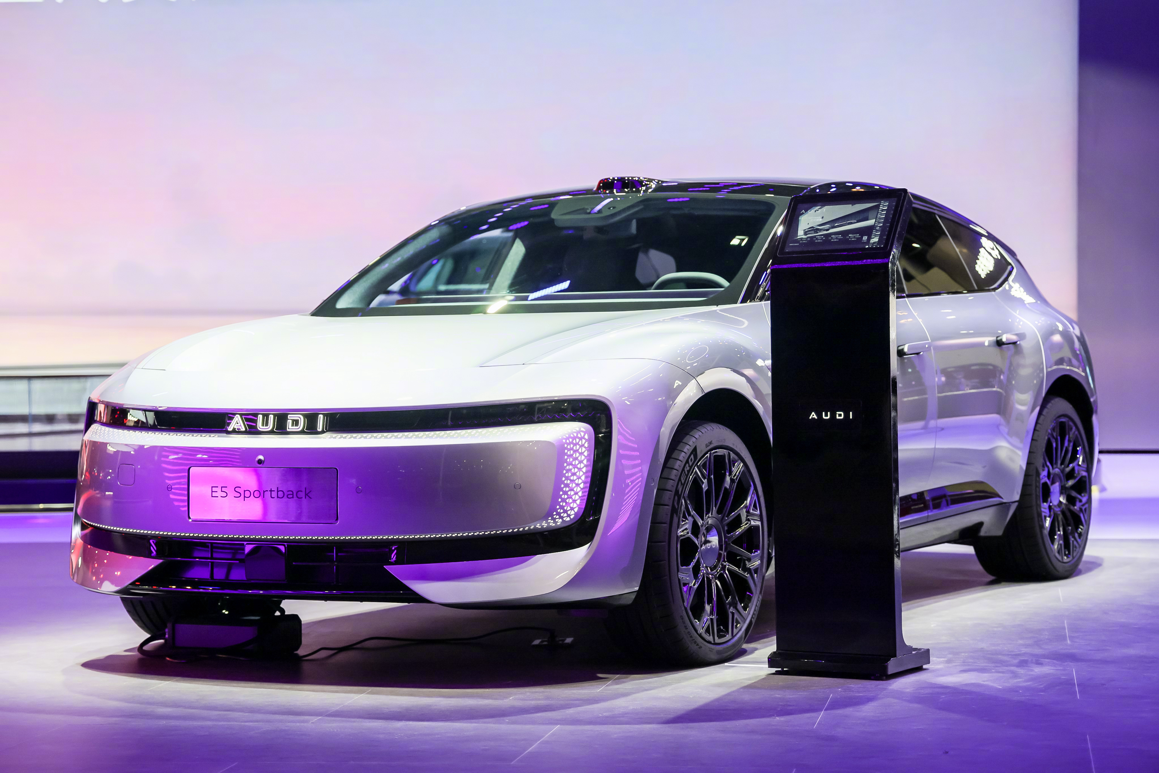 不仅有优雅型格，更有强悍性能！年度最强性能电车我选奥迪E5 Sportback，