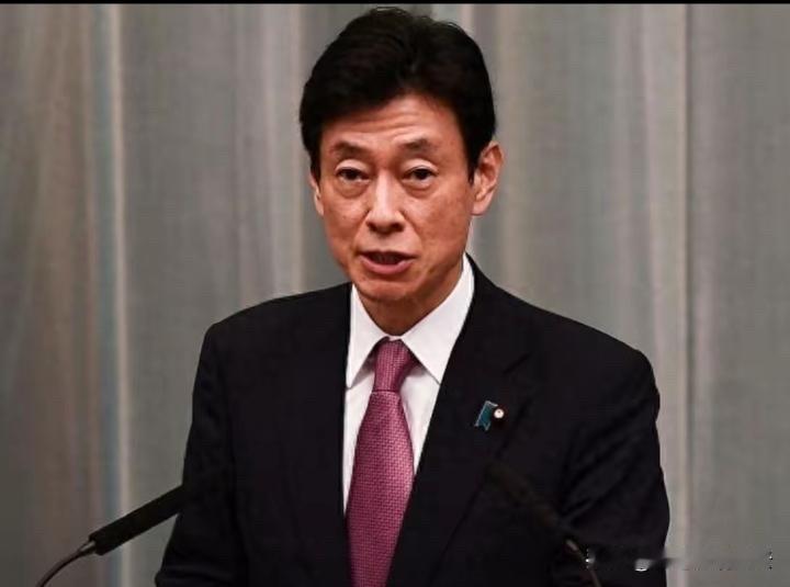 西村康稔带着一堆日本自民党的头衔，不经意间就出现在中国机场，这种“非外交官员来访