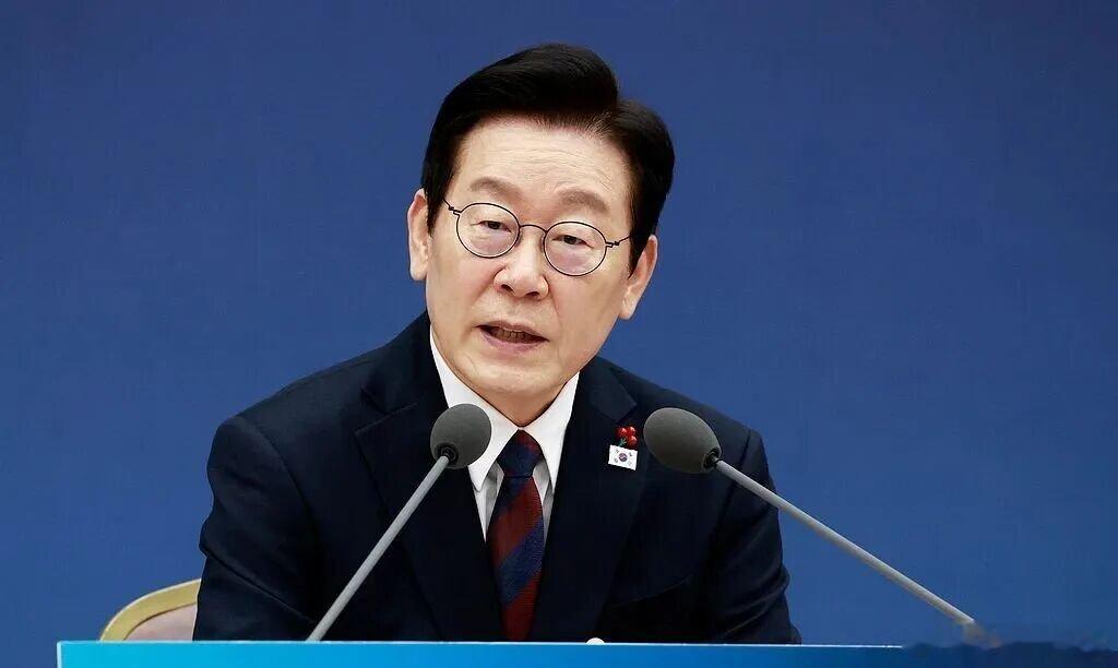 刚看国际新闻，韩国检察厅没了。众所周知，韩国总统是高危职位，前面数位韩国总统均下