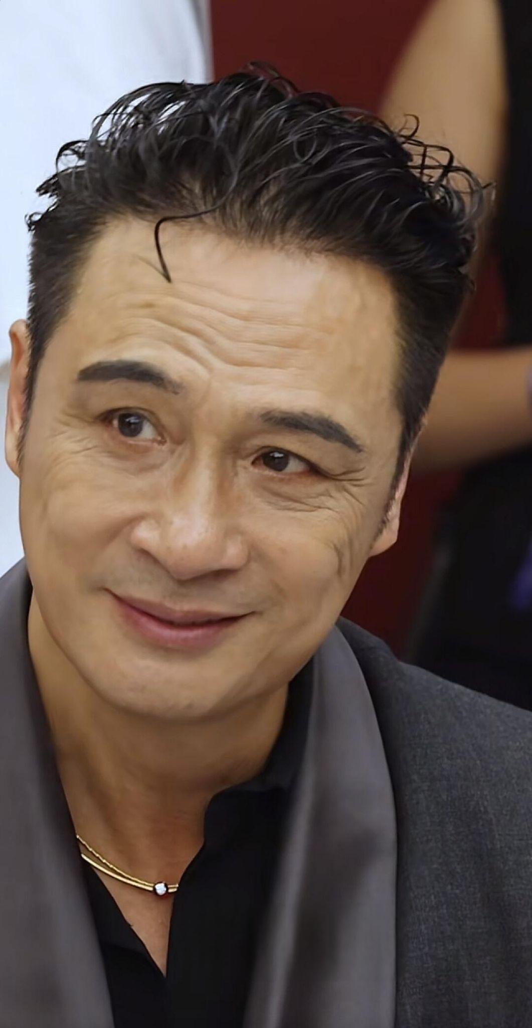 吴镇宇
我求求你了
别去上综艺了

别的明星开演唱会，你就开全国美食巡吃，不打卡