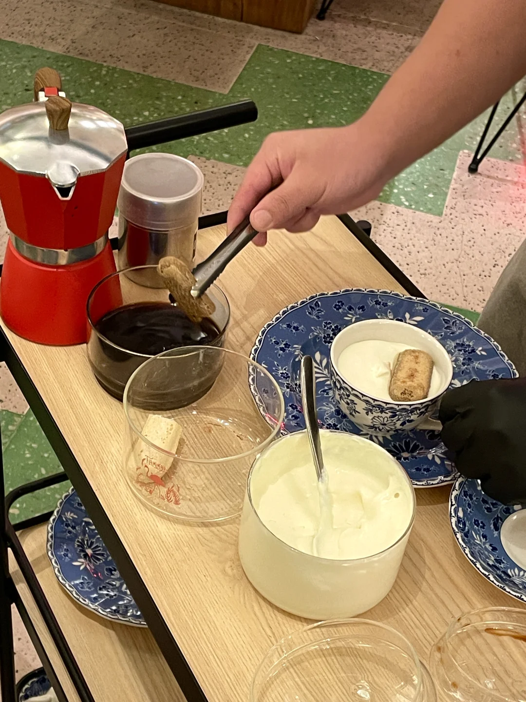 这家餐厅的提拉米苏，居然当着你面做❗️❗️
