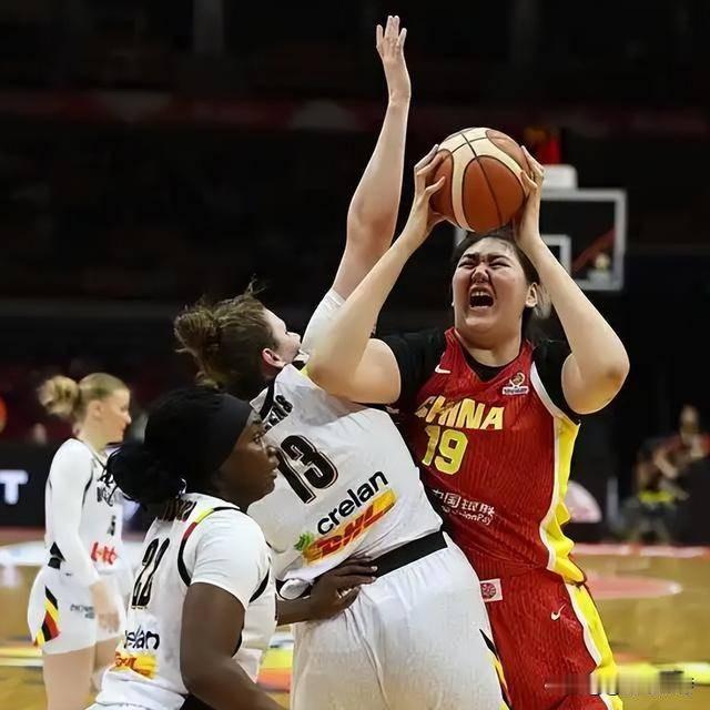 张子宇在场中国队就输球？2026年世界杯资格赛，第一场打完，有评论员赛后在给张子