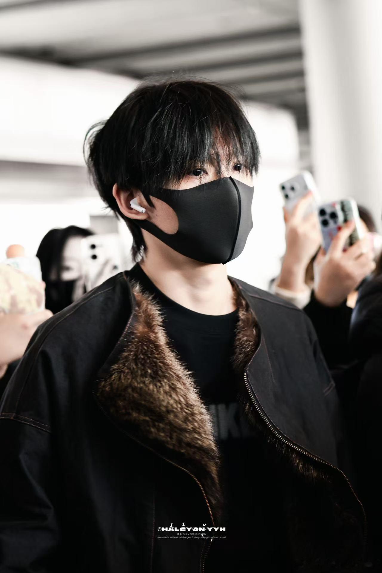 余宇涵在零下的北京就穿这么点 余宇涵这气质太抓人了，帅得很有辨识度。 