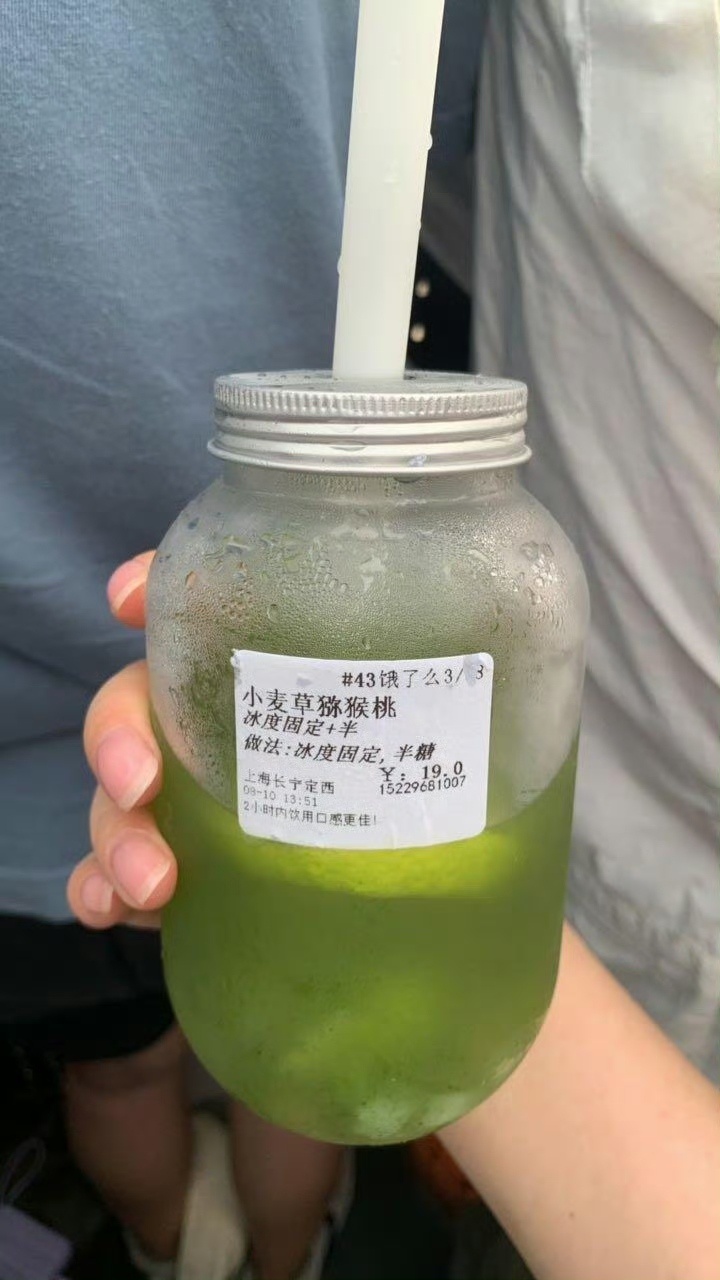 刘诗诗逆应援粉丝刘诗诗请粉丝喝冷饮刘诗诗请粉丝喝冷饮，真好，[憧憬][憧憬][憧