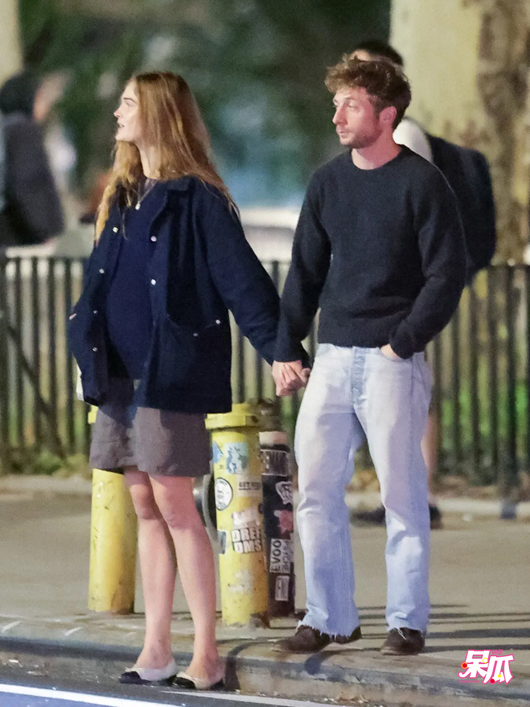 【恋情曝光】唇哥与模特女友公园摸脚《熊家餐馆》男星Jeremy Allen Wh
