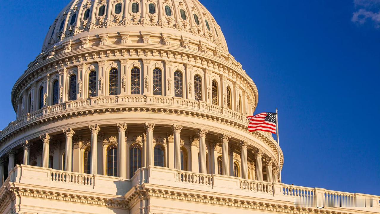 【美国国会提议案，阻止特朗普向中国出口AI芯片】

目前，白宫方面正权衡是否允许