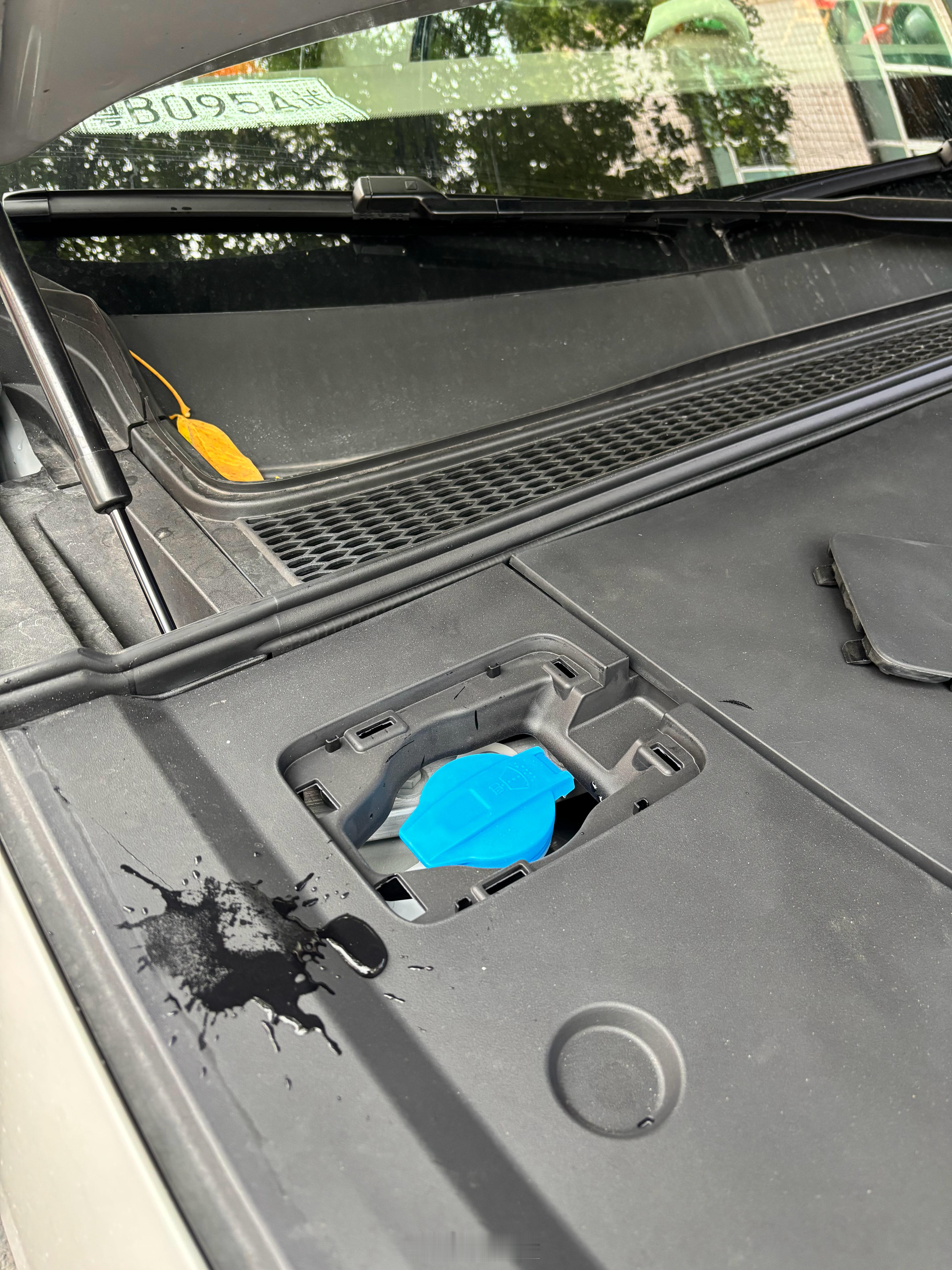 好好好，一大早发现，不是没油没电的N8L，是连玻璃水都没有N8L……