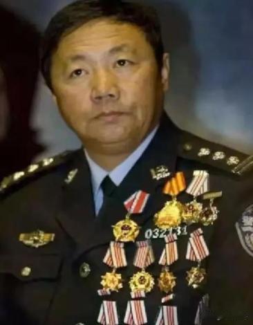 2003年，齐齐哈尔某酒店，突然发现11枚定时炸弹，排爆专家于尚清赶来，成功拆除