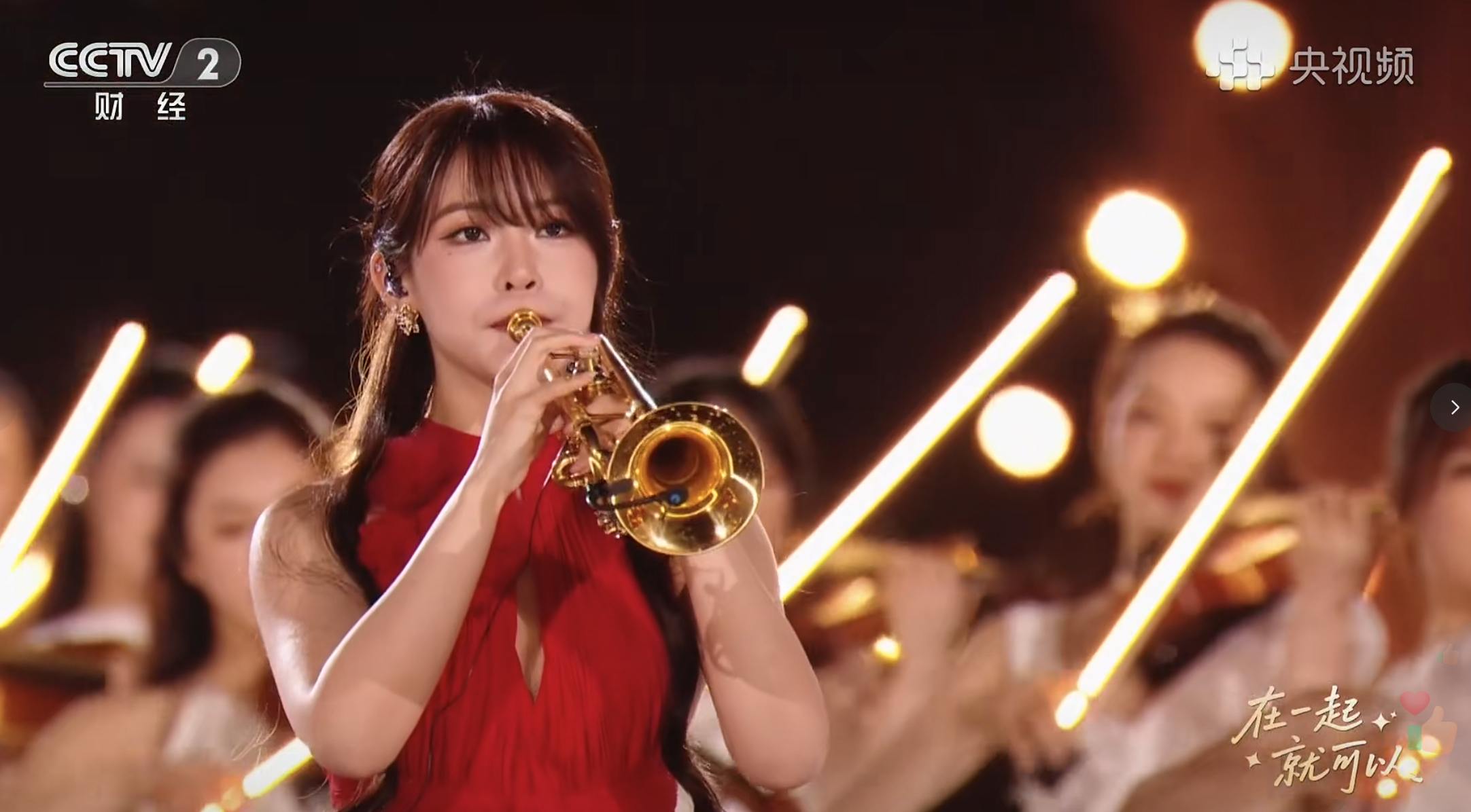 央视鸿蒙星光盛典 这是郜一霏 ？！ 不戴眼镜有点不太能认出来了 