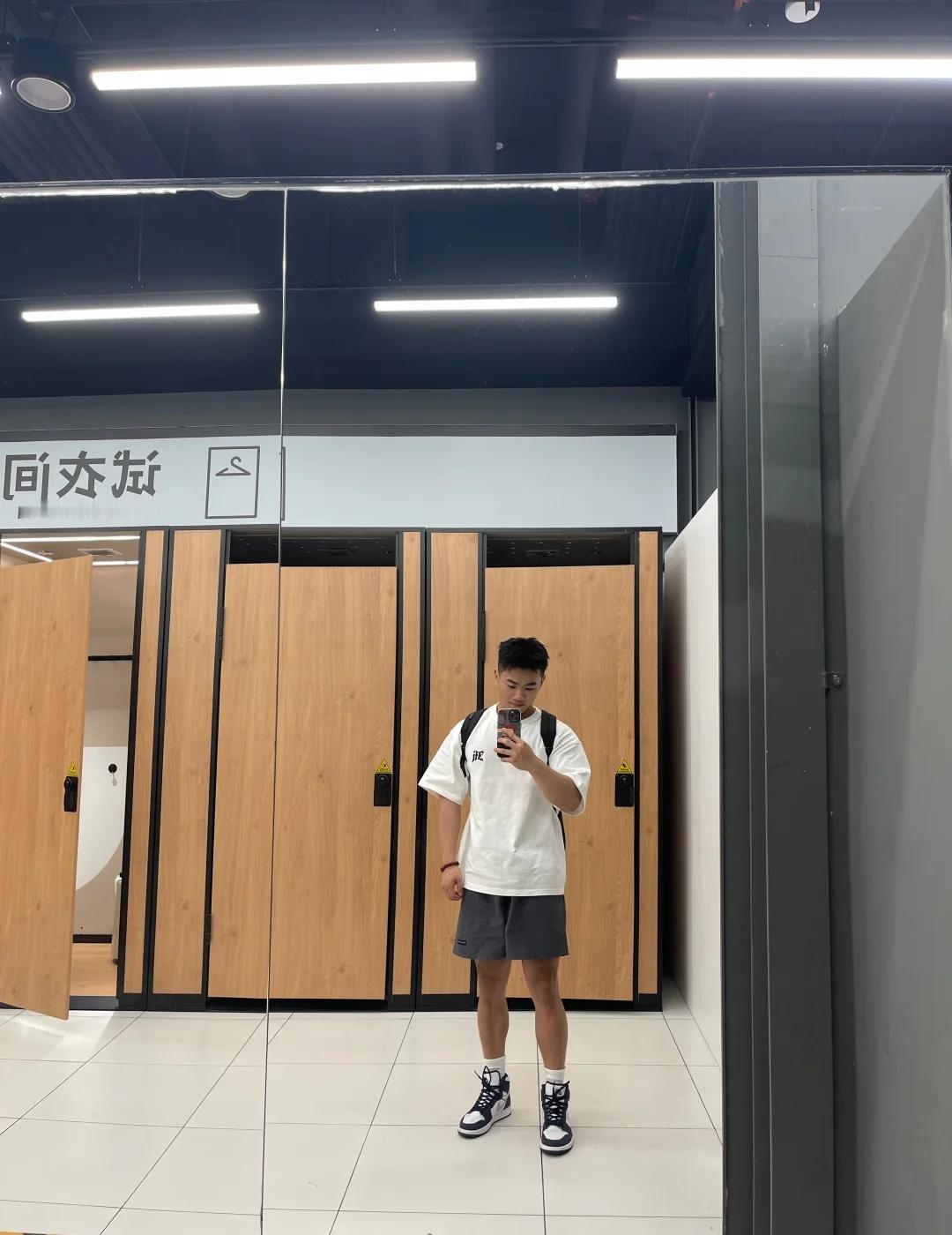 休息日之出门采购🛍️
体育生 健身搭子 健身日常 男大学生 一米九视角 阳光型