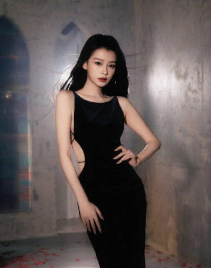 孙怡裤子正反不重要小考赢面最重要孙怡回应“裤子穿反”表示裤子不重要，比赛输赢最重