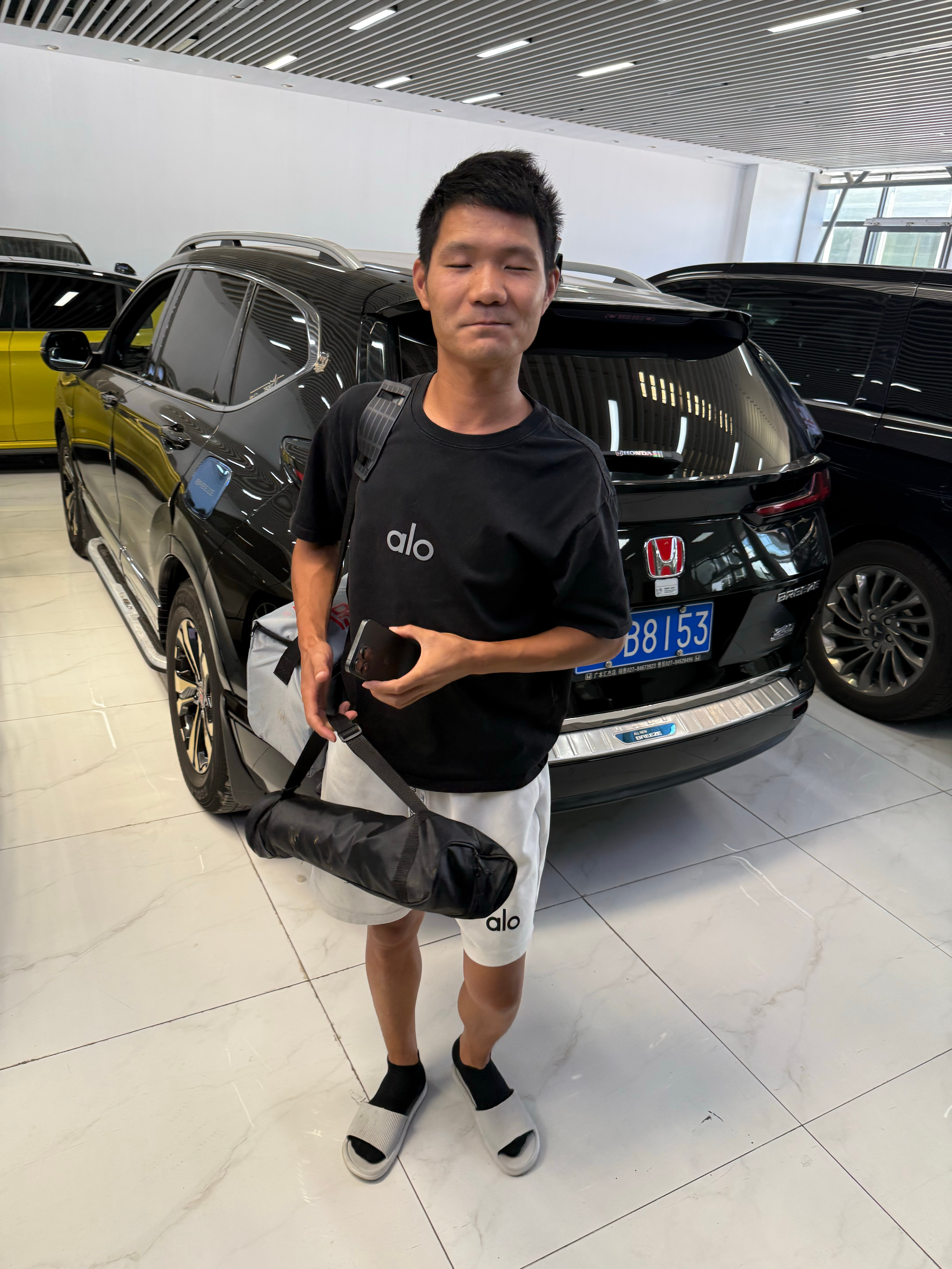 一回来钓鱼佬就出发了外面估计40度，是真牛逼 