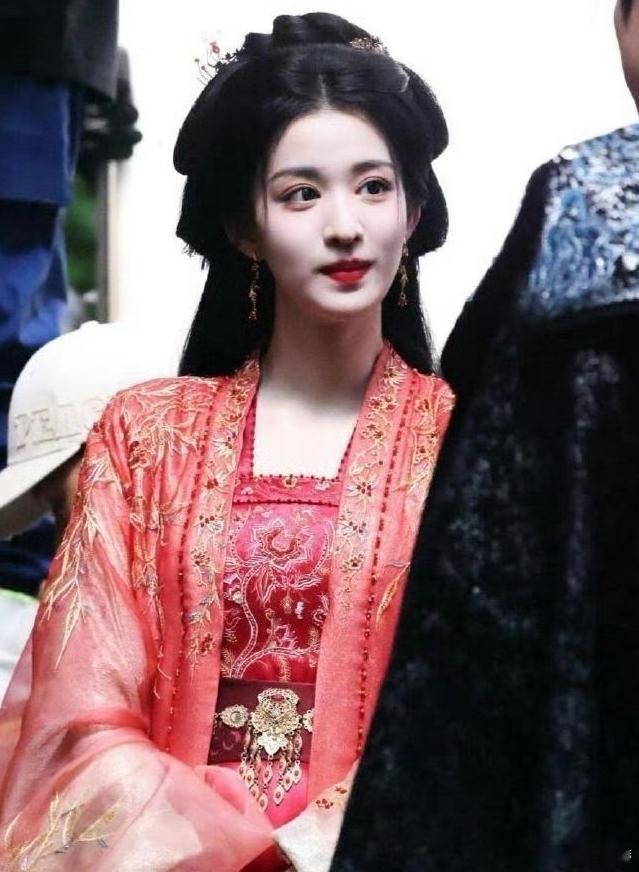 王楚然新剧造型，她真的脸在江山在，好看了 ​​​