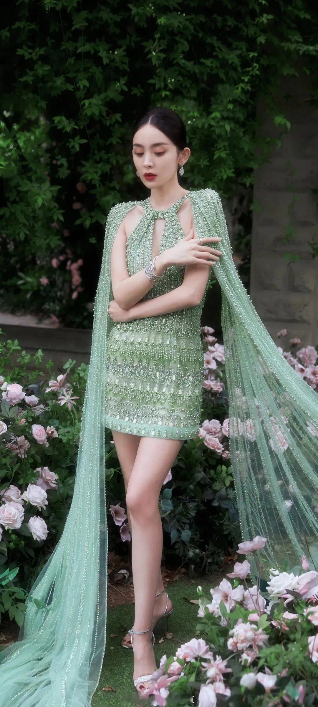 古力娜扎多变的穿搭 